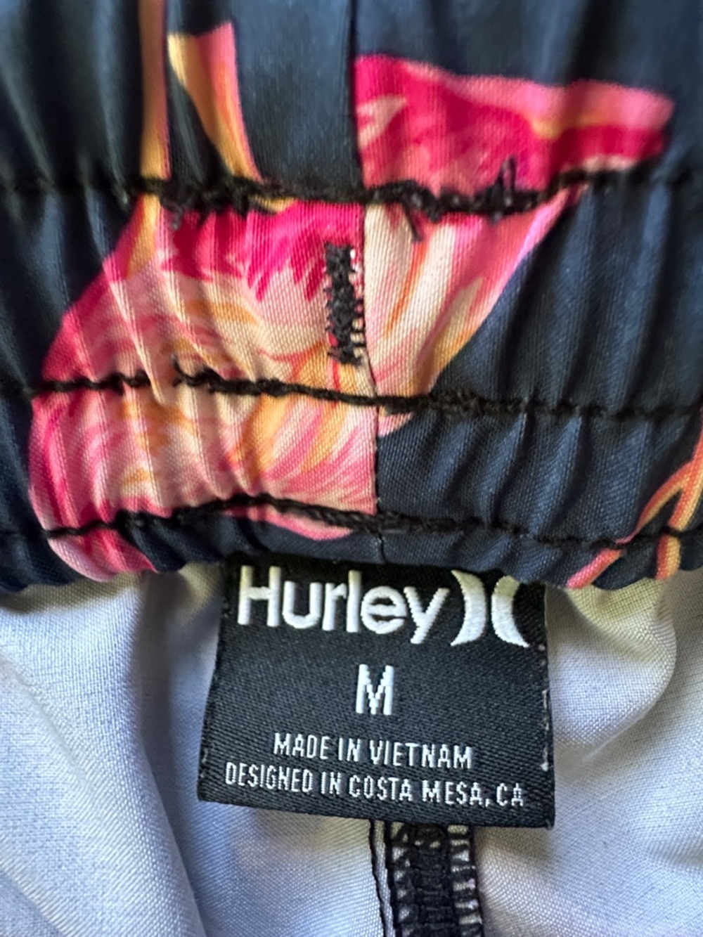 Hurley flamingo print swim trunks - Picture 2 of 8